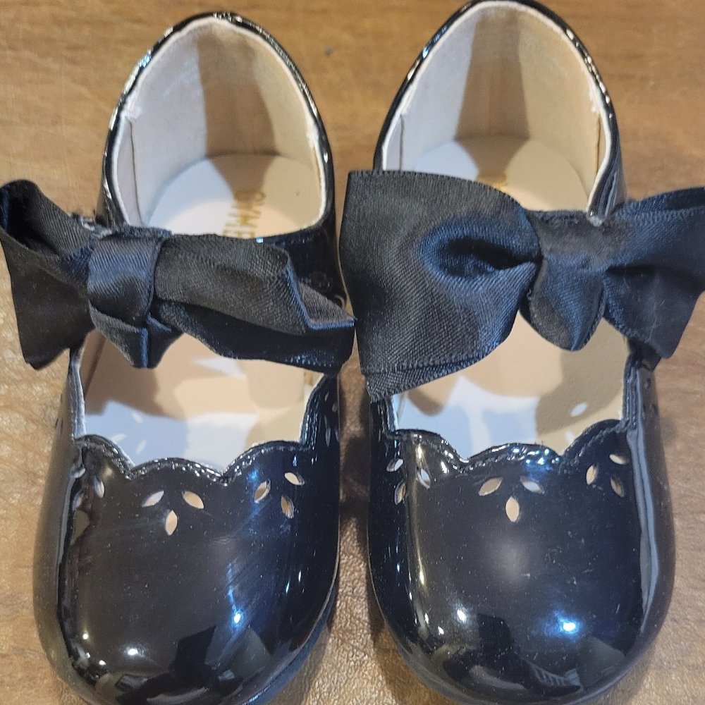 Black dress shoes